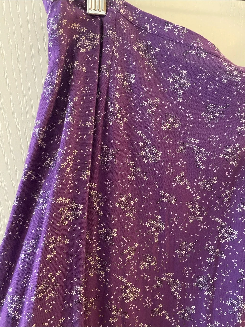 VINTAGE Women’s Floral Midi Skirt w/ Slit in Purple Floral - M